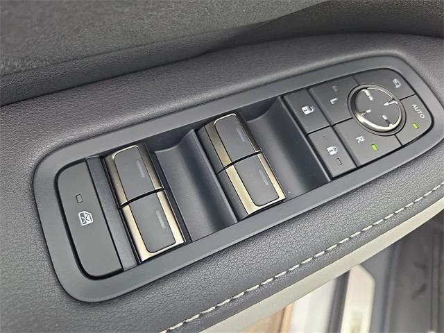 Photo of 2025 Celestial Silve Lexus TX 500h