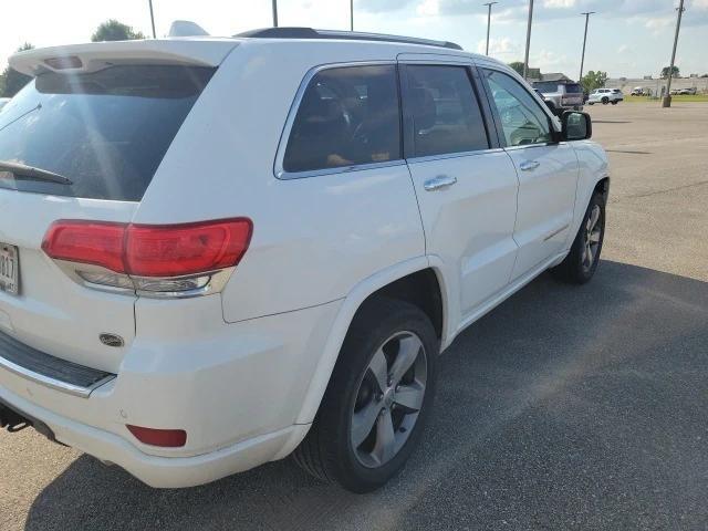 Photo of 2015 Bright White Jeep Grand Cherokee