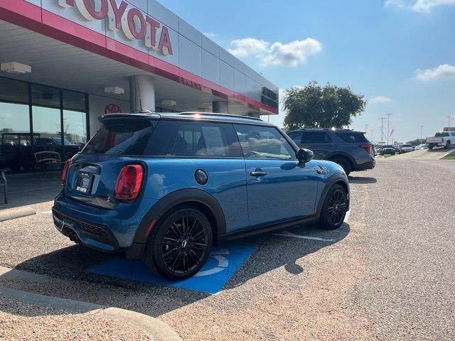 Photo of 2022 Blue MINI Hardtop