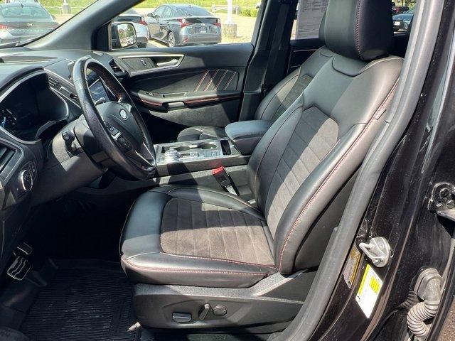 Photo of 2021 Agate Black Metallic Ford Edge