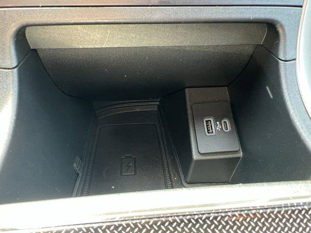 Photo of 2021 Agate Black Metallic Ford Edge