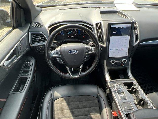 Photo of 2021 Agate Black Metallic Ford Edge