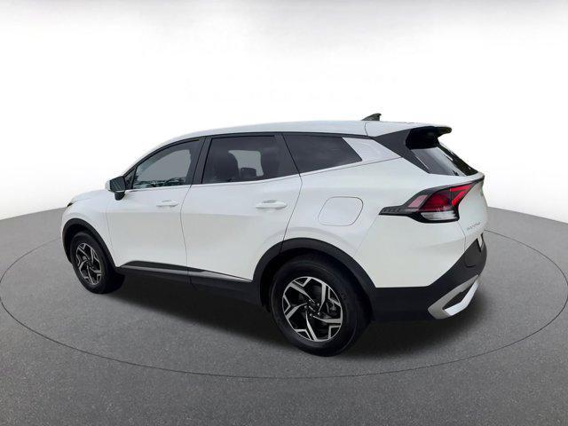 Photo of 2024 Snow White Pearl Kia Sportage