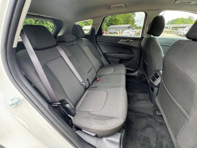 Photo of 2024 Snow White Pearl Kia Sportage