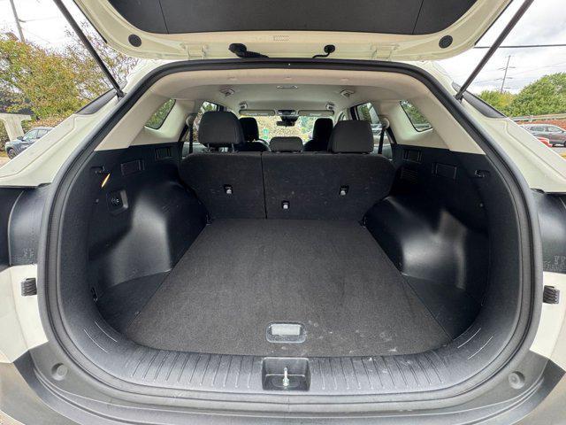 Photo of 2024 Snow White Pearl Kia Sportage
