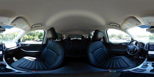 Photo of 2024 White Ford Edge
