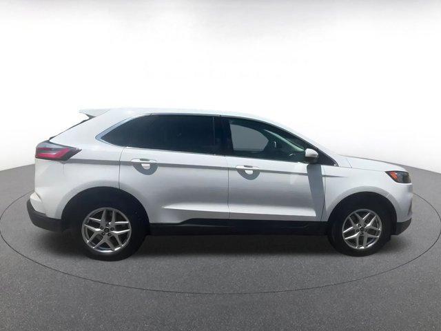 Photo of 2024 White Ford Edge