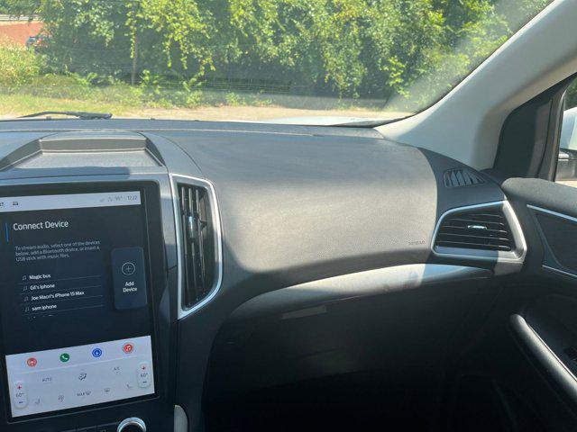 Photo of 2024 White Ford Edge