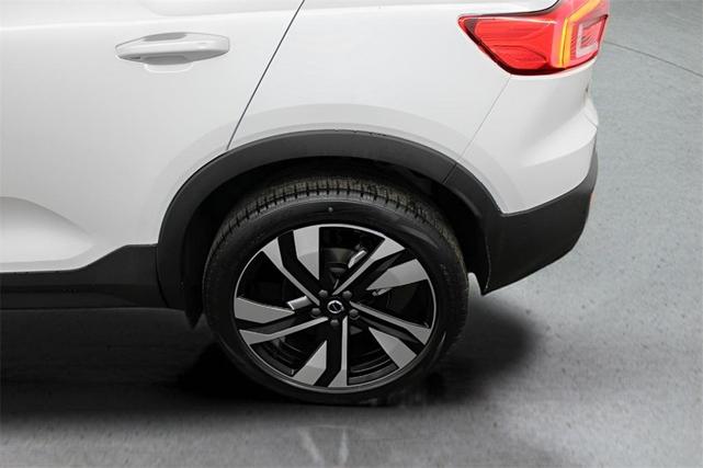 Photo of 2025 Crystal White Pearl Volvo XC40