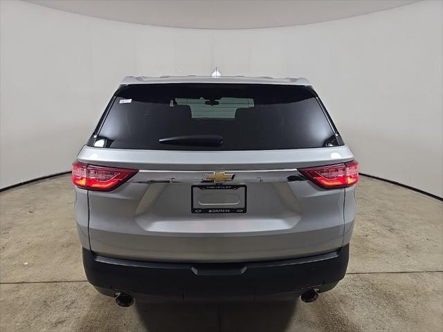 Photo of 2020 Silver Ice Metallic Chevrolet Traverse