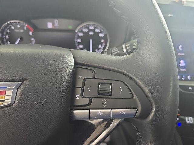 Photo of 2023 Crystal White Tricoat Cadillac XT6
