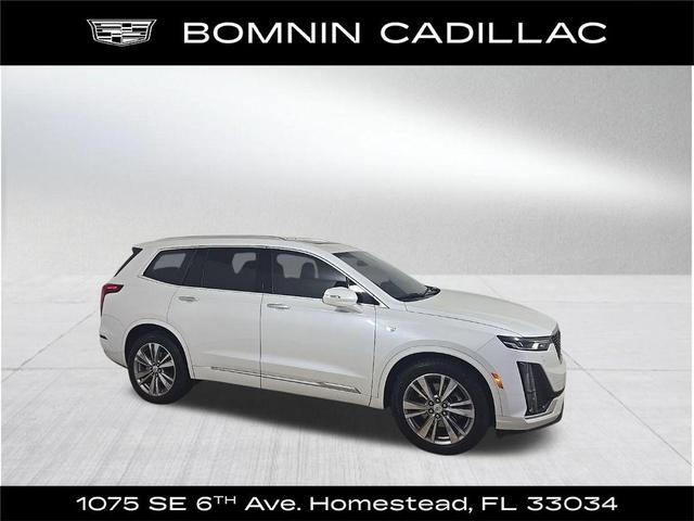 Photo of 2023 Crystal White Tricoat Cadillac XT6