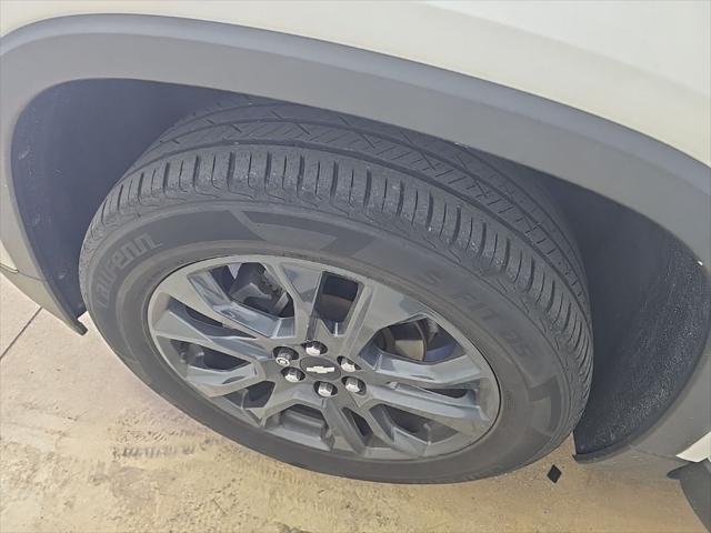 Photo of 2018 Summit White Chevrolet Traverse