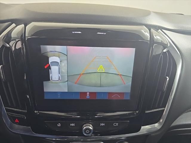 Photo of 2018 Summit White Chevrolet Traverse