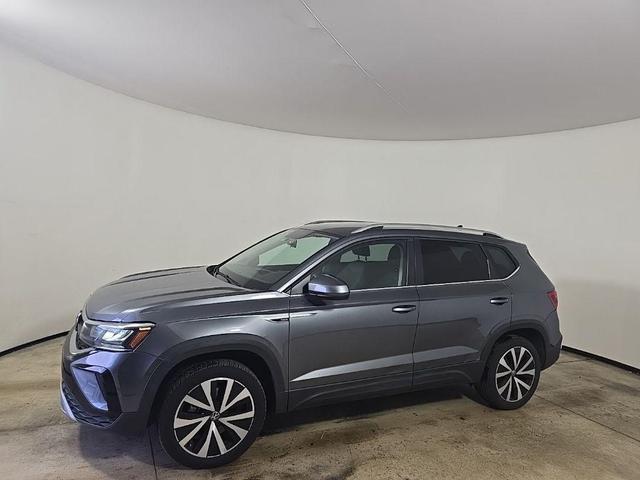 Photo of 2022 Gray Volkswagen Taos