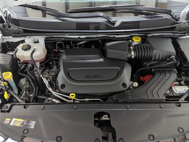 Photo of 2023 Bright White Clearcoat Chrysler Pacifica