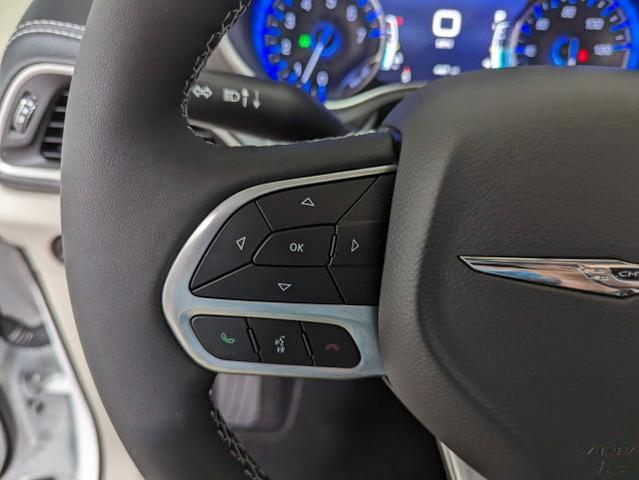 Photo of 2023 Bright White Clearcoat Chrysler Pacifica