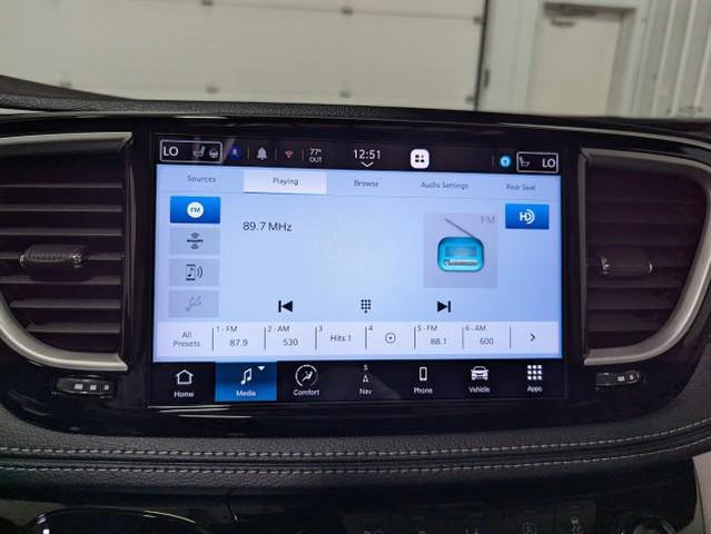 Photo of 2023 Bright White Clearcoat Chrysler Pacifica