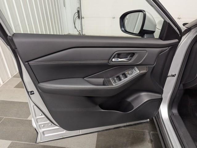 Photo of 2025 Brilliant Silver Metallic Nissan Rogue