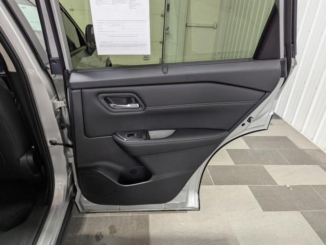 Photo of 2025 Brilliant Silver Metallic Nissan Rogue