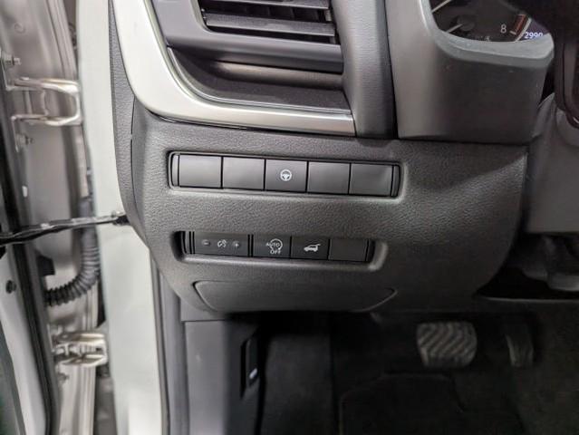 Photo of 2025 Brilliant Silver Metallic Nissan Rogue