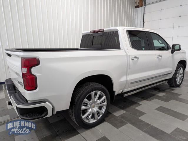 Photo of 2022 Iridescent Pearl Tricoat Chevrolet Silverado 1500