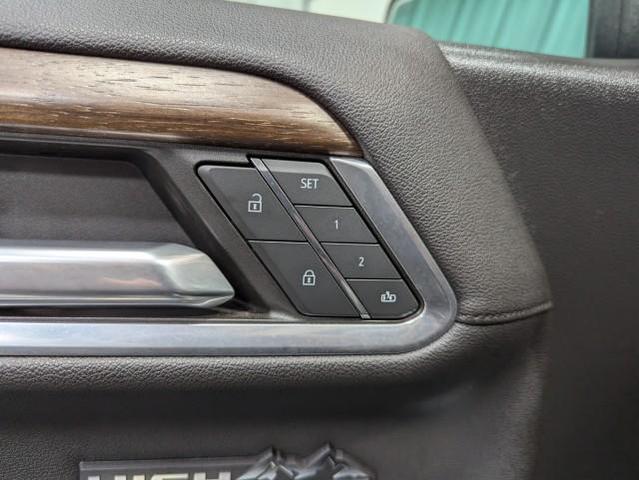 Photo of 2022 Iridescent Pearl Tricoat Chevrolet Silverado 1500