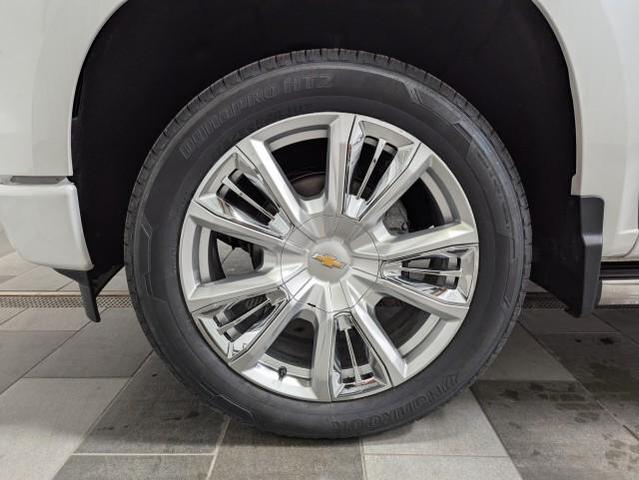 Photo of 2022 Iridescent Pearl Tricoat Chevrolet Silverado 1500