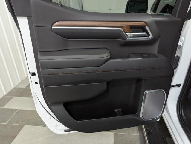 Photo of 2022 Iridescent Pearl Tricoat Chevrolet Silverado 1500