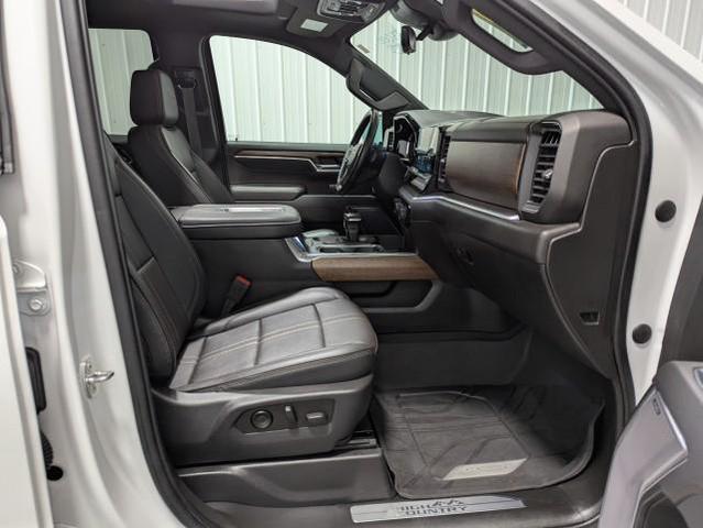 Photo of 2022 Iridescent Pearl Tricoat Chevrolet Silverado 1500