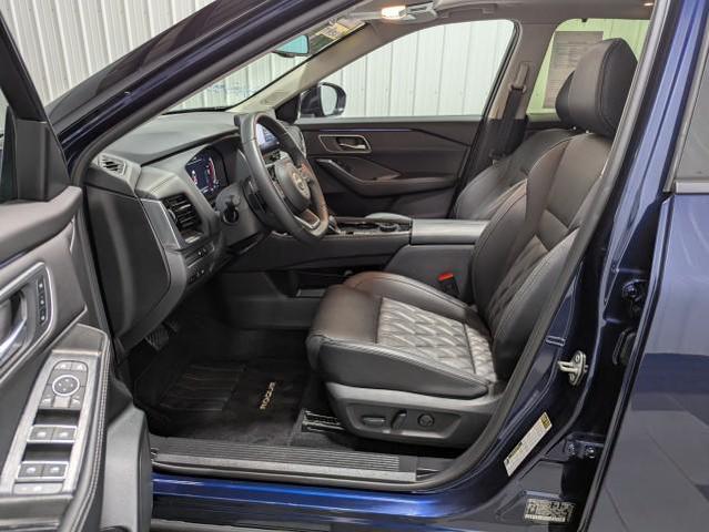 Photo of 2024 Deep Ocean Blue Pearl/Super Black Nissan Rogue
