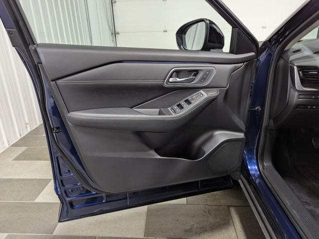 Photo of 2024 Deep Ocean Blue Pearl/Super Black Nissan Rogue