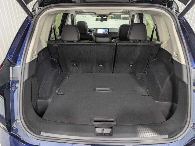 Photo of 2024 Deep Ocean Blue Pearl/Super Black Nissan Rogue
