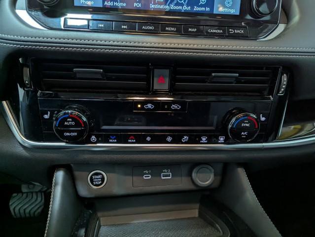Photo of 2023 Pearl White Tricoat/Super Black Nissan Rogue