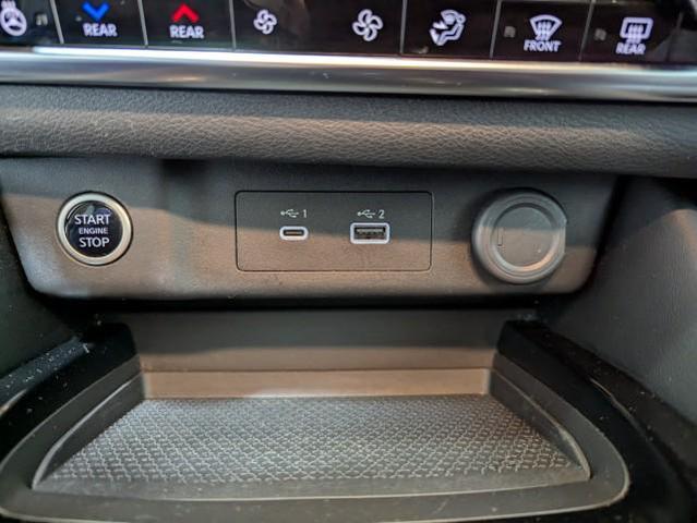 Photo of 2023 Pearl White Tricoat/Super Black Nissan Rogue