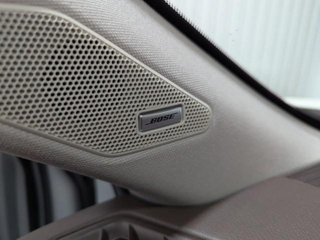 Photo of 2023 Pearl White Tricoat/Super Black Nissan Rogue