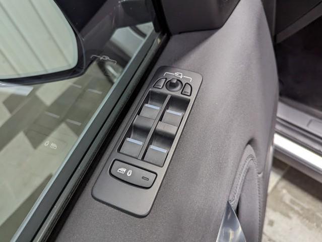Photo of 2022 Hakuba Silver Metallic Land Rover Discovery Sport
