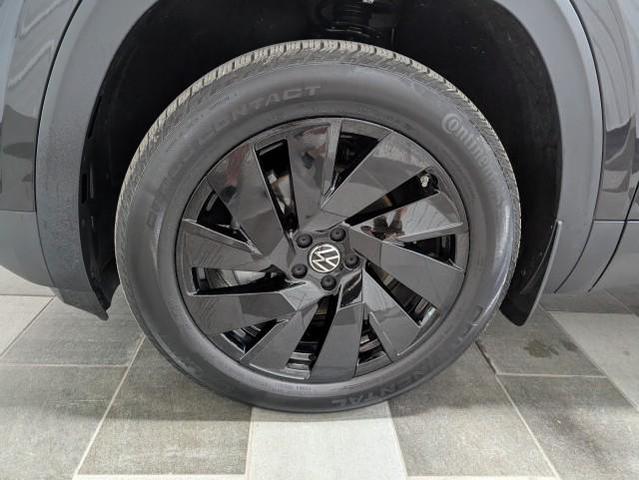 Photo of 2024 Deep Black Pearl Volkswagen Atlas