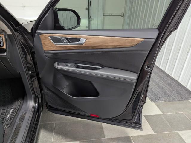 Photo of 2024 Deep Black Pearl Volkswagen Atlas