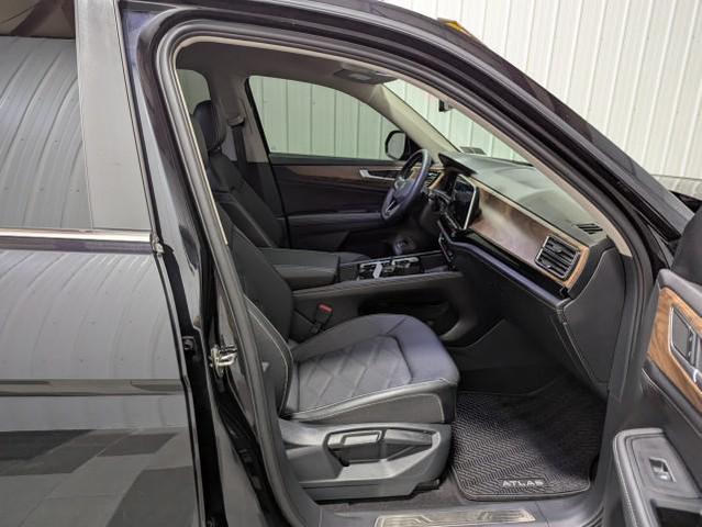 Photo of 2024 Deep Black Pearl Volkswagen Atlas