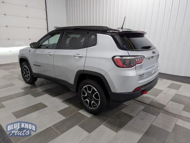 Photo of 2024 Silver Zynith Metallic Clearcoat Jeep Compass