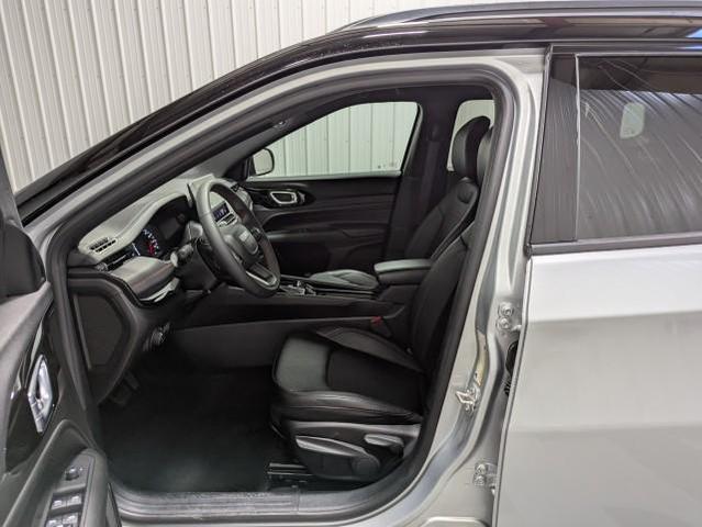 Photo of 2024 Silver Zynith Metallic Clearcoat Jeep Compass