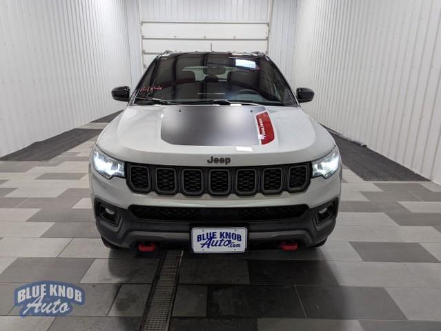 Photo of 2024 Silver Zynith Metallic Clearcoat Jeep Compass