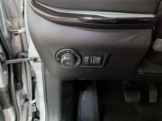 Photo of 2024 Silver Zynith Metallic Clearcoat Jeep Compass