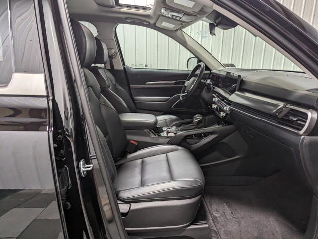 Photo of 2025 Ebony Black Kia Telluride