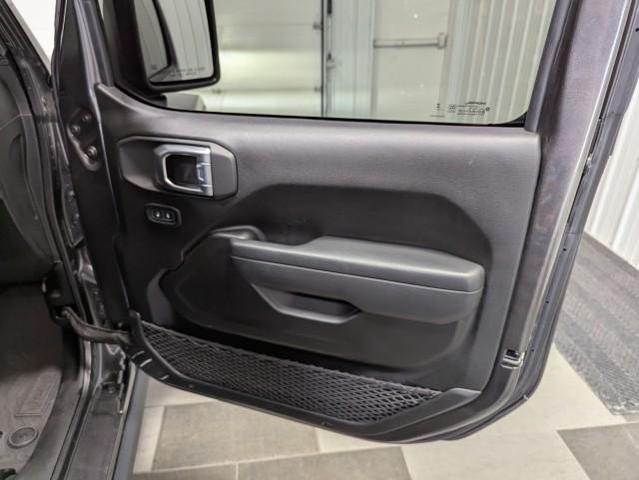 Photo of 2023 Granite Crystal Metallic Clearcoat Jeep Gladiator