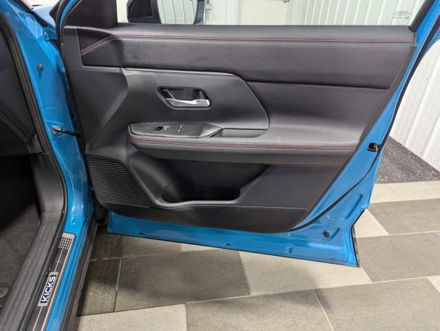 Photo of 2025 Arctic Ice Blue Metallic/Super Black Nissan Kicks