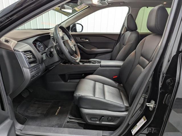 Photo of 2023 Super Black Nissan Rogue