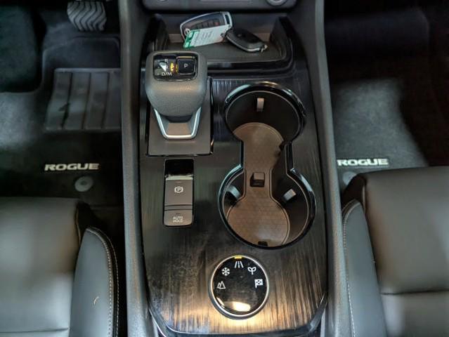 Photo of 2023 Super Black Nissan Rogue