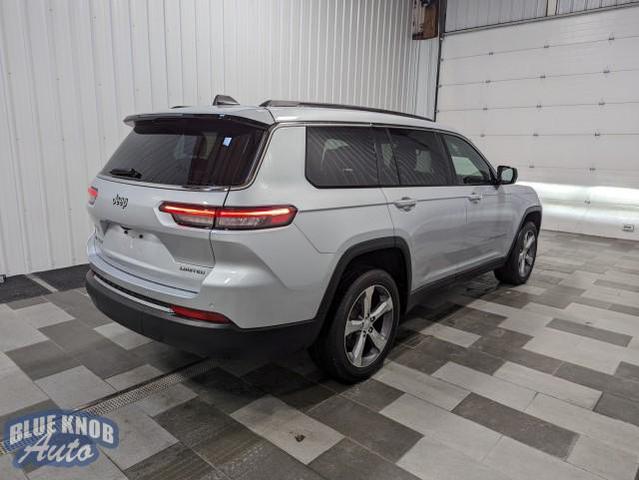 Photo of 2021 Silver Zynith Jeep Grand Cherokee L